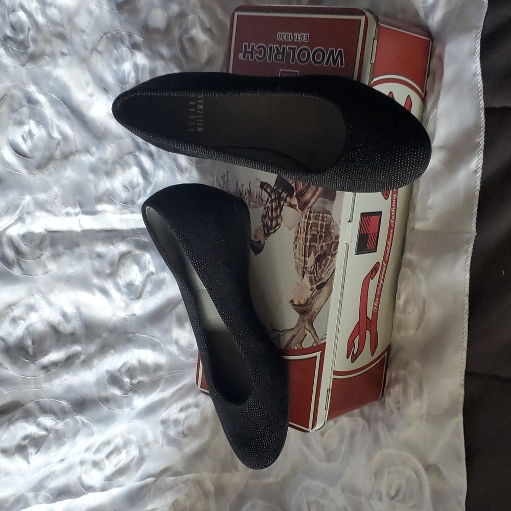 Stuart Weitzman size 5 M color black.
